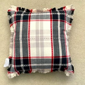 Plaid Decorative Throw Pillow 
Mainstays 
20” x 20” NEW
